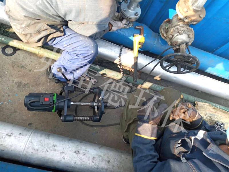 河南污水处理厂工人安装